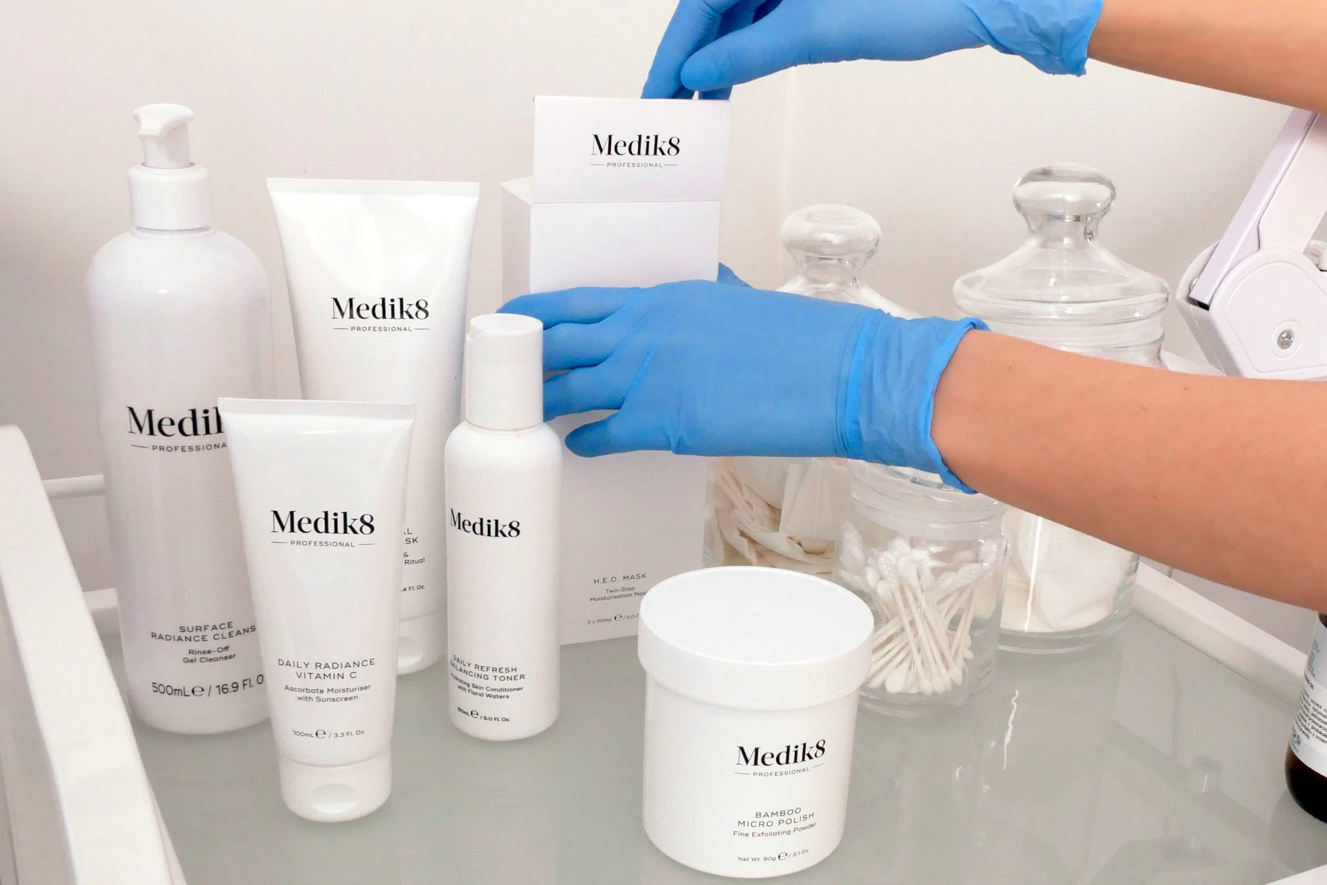MEDICUM Longevity & Beauty medycyna estetyczna Toruń kosmetologia zabiegi skóra nadreaktywna skóra wrażliwa Medik8 Calmwise Cell Fusion Cica kosmeceutyki renomowanych marek