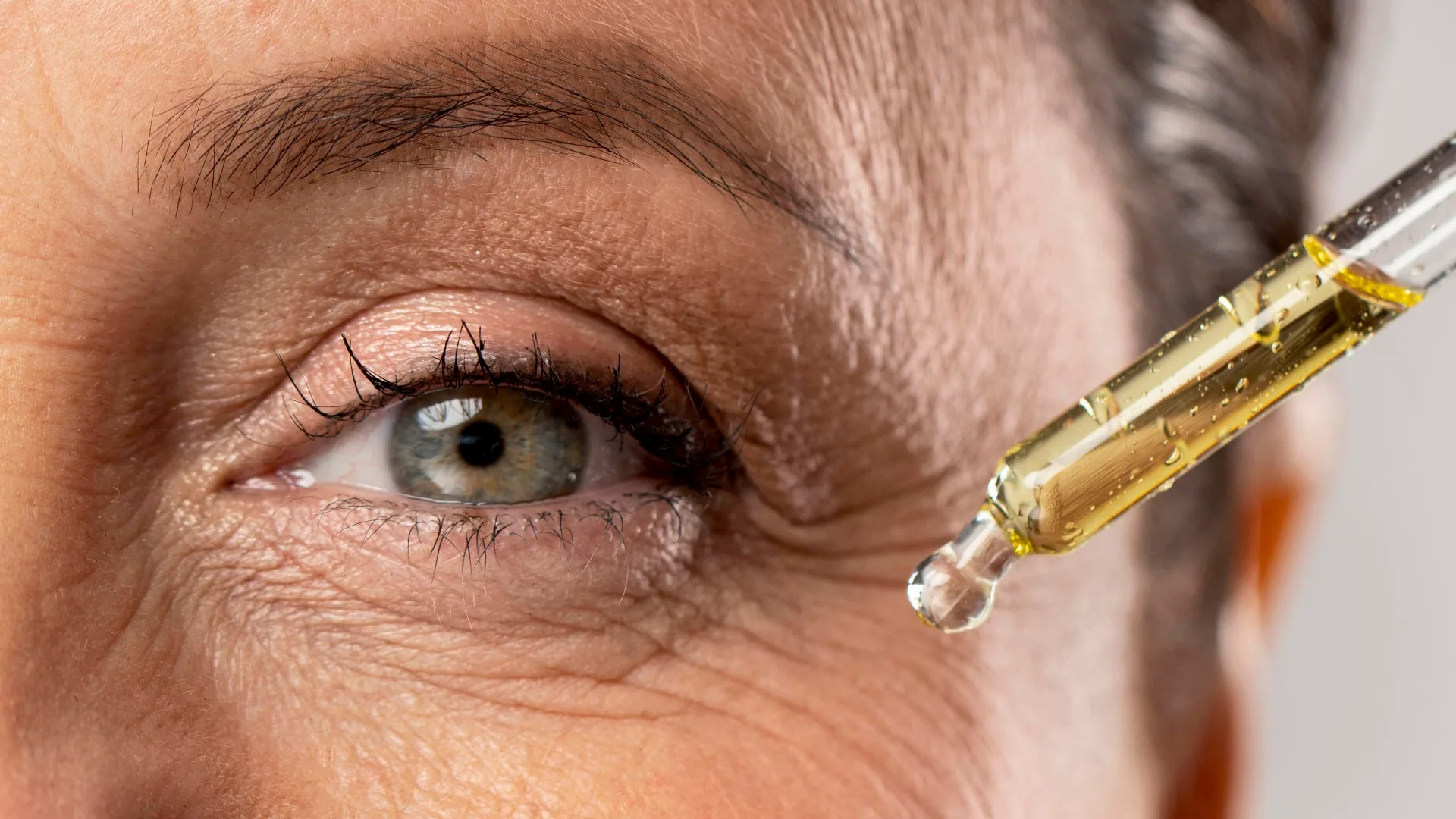 MEDICUM Longevity & Beauty medycyna estetyczna Toruń Anti-Aging terapie przeciwstarzeniowe odmładzanie okolicy oka szyi grafika